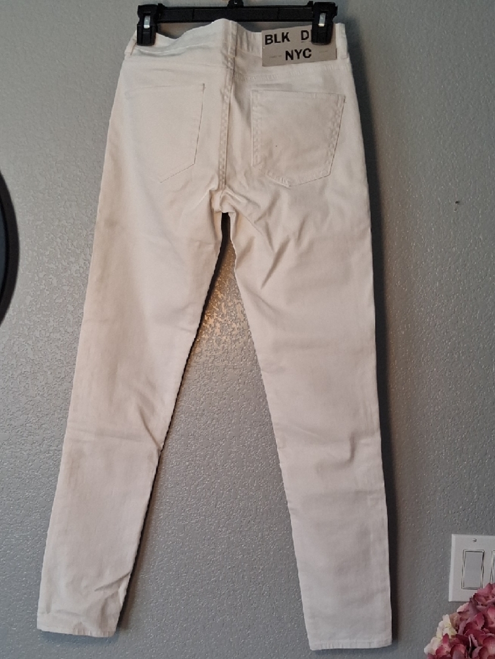 BLK DNM Women's Off-White Slim Jeans - Picture 6 of 6